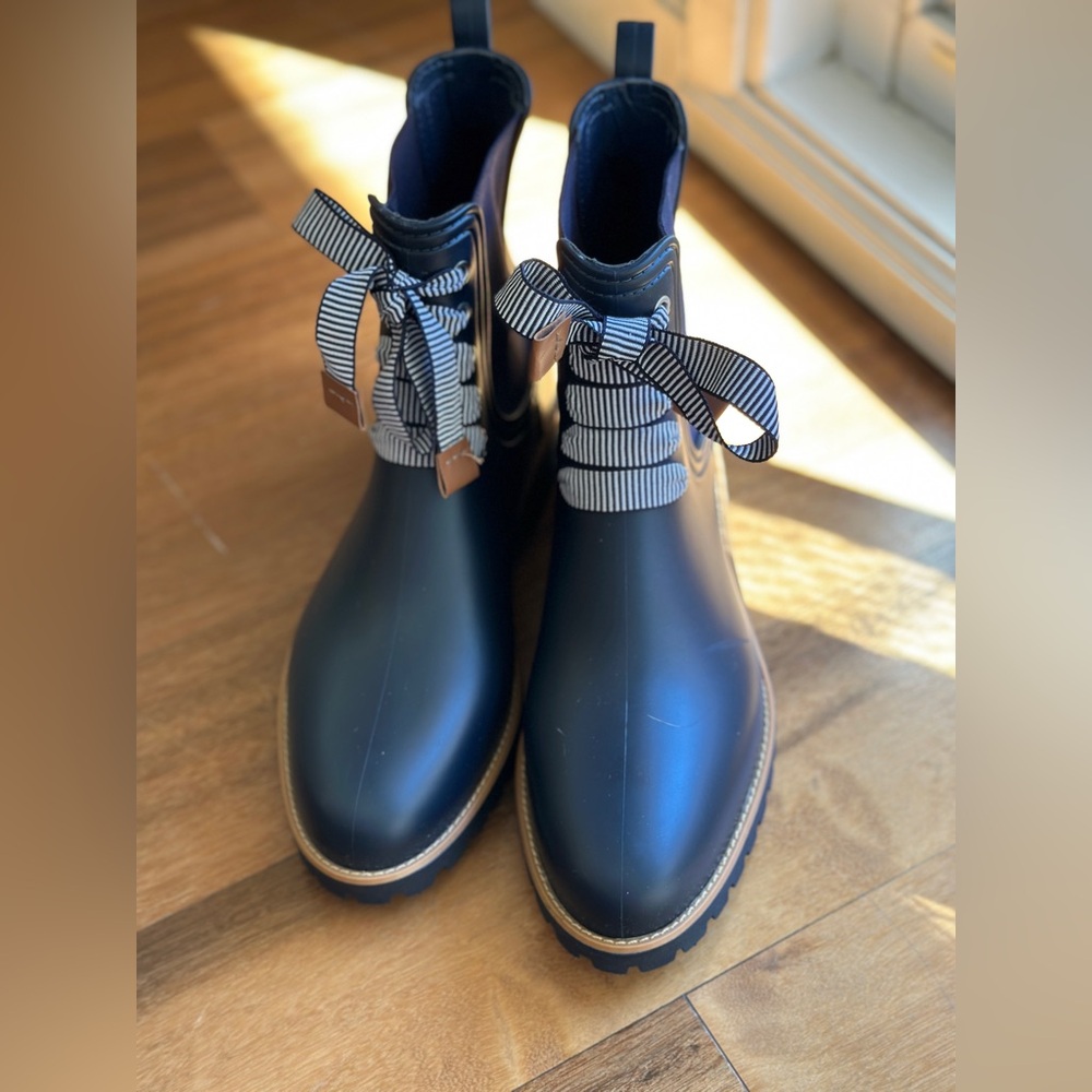 Bernardo Zina Stylish Blue Waterproof Ankle Boots for Women size 9